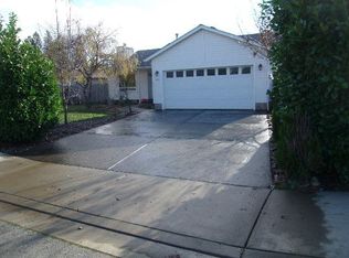 320 Hanby Ln, Cave Junction, OR 97523