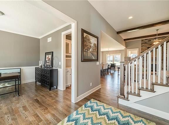 4th image of 4825 NE Jamestown Dr