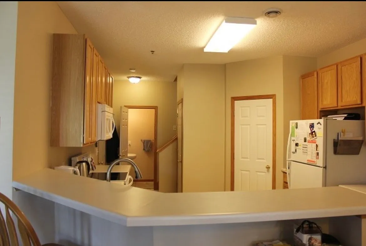 3 bed, 1.5 bath, 1695 sqft, $2,300 — Photo 4