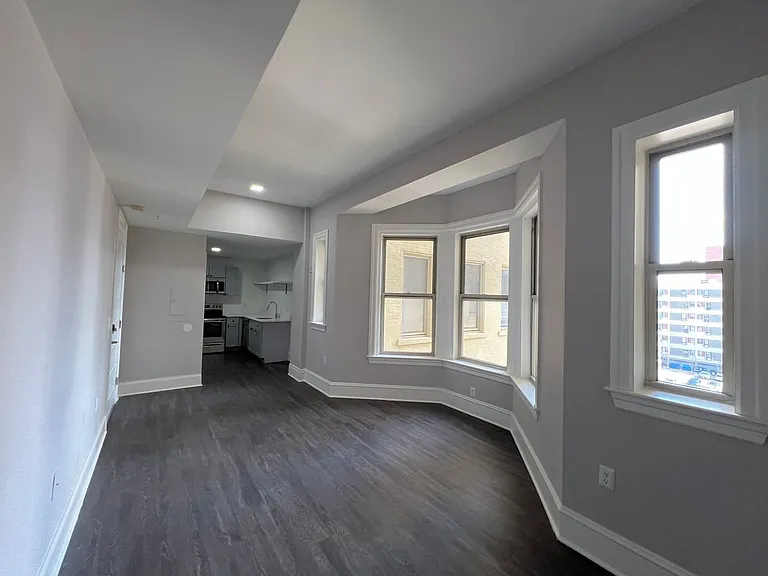 306 W Franklin — Photo 9