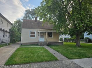 19426 Woodside St, Harper Woods, MI 48225