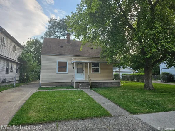 19426 Woodside St, Harper Woods, MI 48225