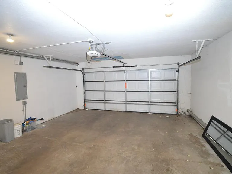 100 Clover Ct — Photo 14
