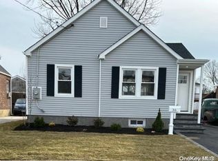 36 Washington Ave, Valley Stream, NY 11580