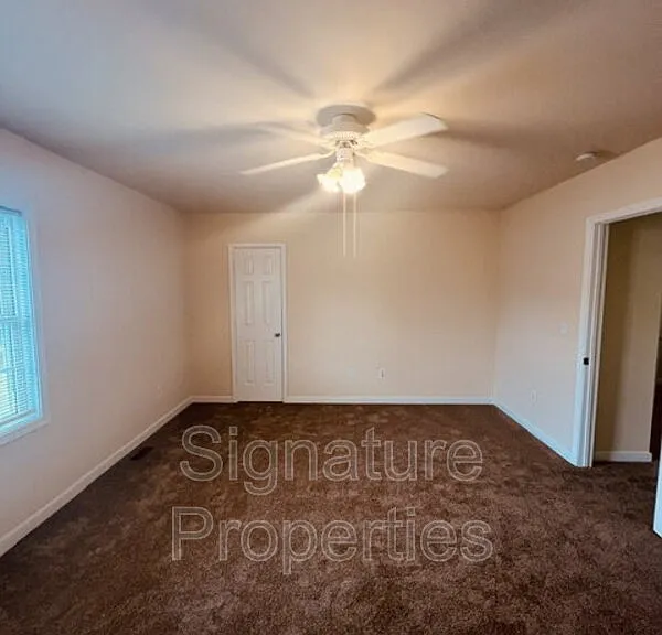 555 Fairfax Ave #G — Photo 14