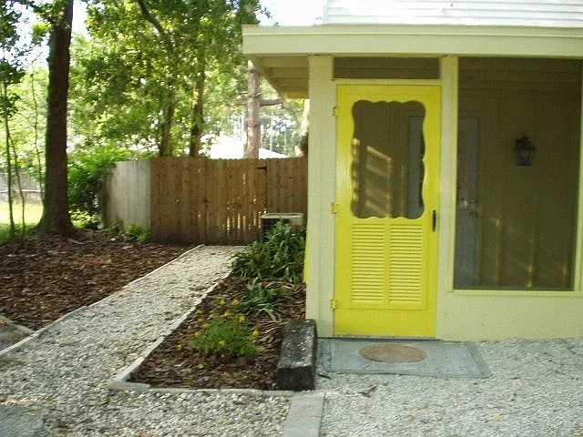 3 bed, 1.5 bath, 1450 sqft, $2,200 — Photo 2