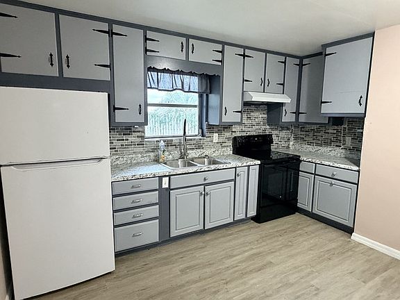 3rd image of 1025 NE 4th St
