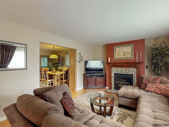 3rd image of 72 Ulster Ave