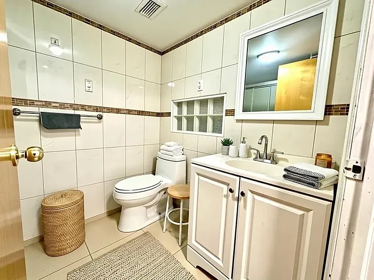 2319 E 16th St #1 — Photo 5