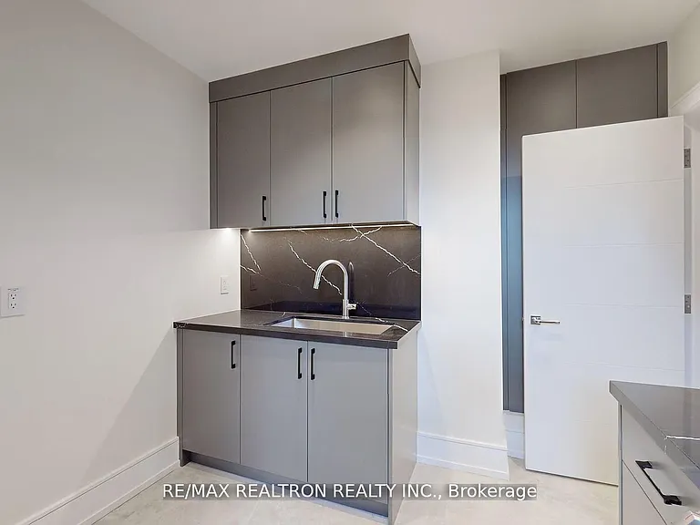 84 Murray Dr — Photo 16