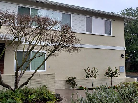 3rd image of 4 Waverley Ct APT 2