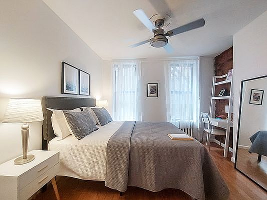 3rd image of 501 W 57th St APT 4