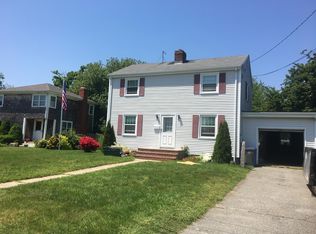 5 Donald Dr, Middletown, RI 02842