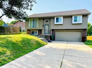 1708 Yorktown St, Bellevue, NE 68123