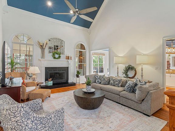 4th image of 917 Vista Oaks Ln
