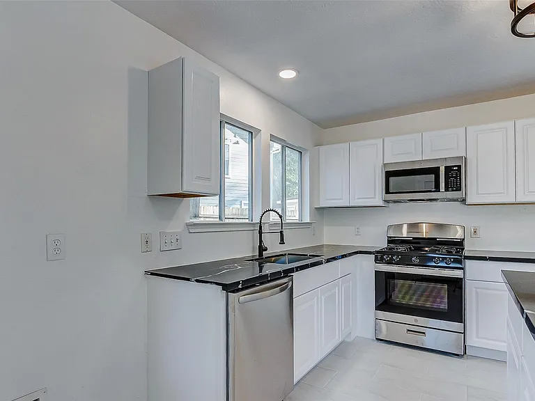 21892 Silver Oak Ct — Photo 16
