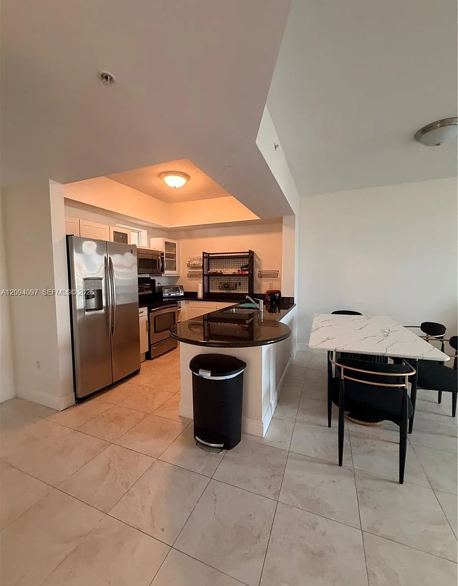 Downtown Dadeland Condo N — Photo 2