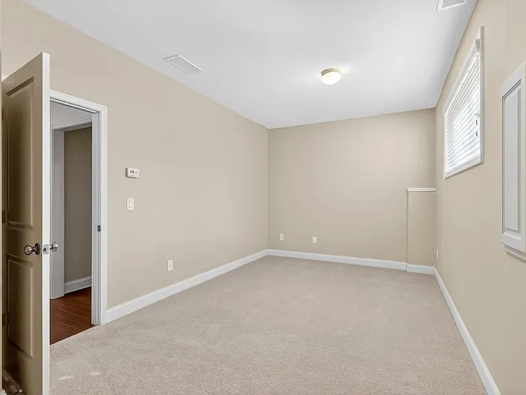 7205 Lowery Oak Dr — Photo 32