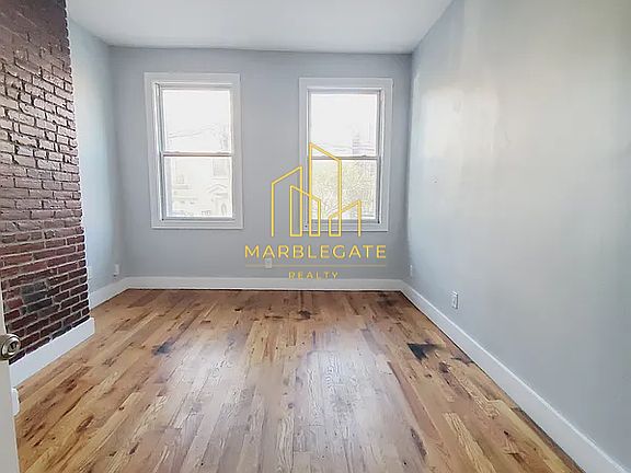 3rd image of 19 Jewett Ave #1RR