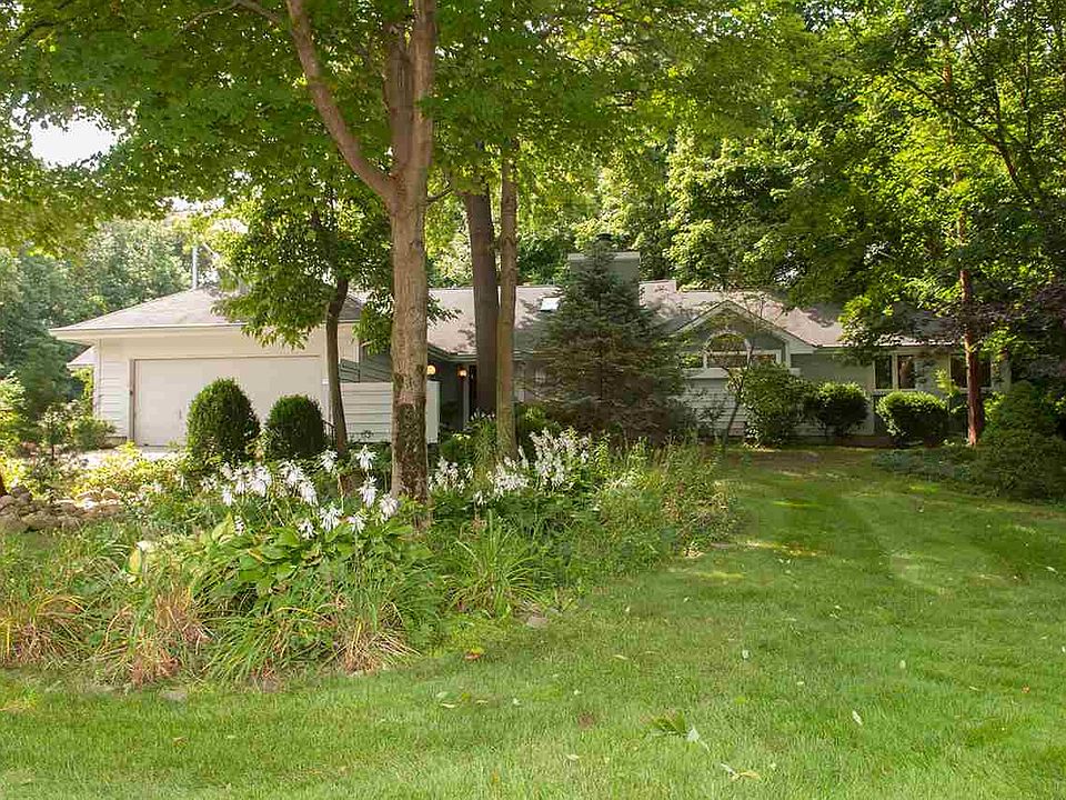 1st image of 102 Peppertree Ct