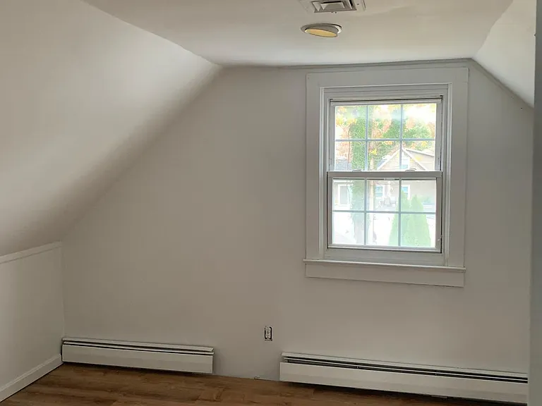 305 West Ln — Photo 4