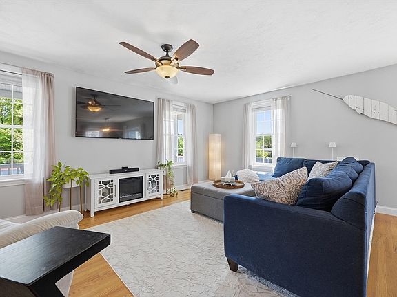 5th image of 11 Macarthur Blvd #B