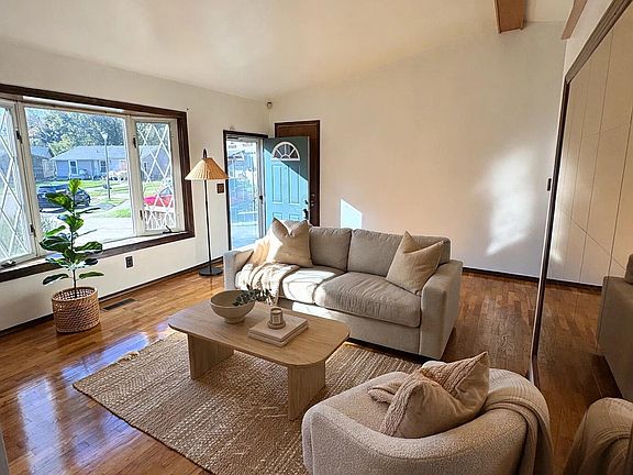 3rd image of 4307 Old Castle Cir