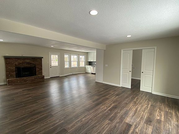 3rd image of 9124 Grandview Dr