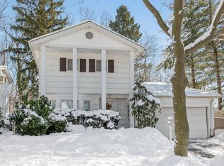100 Radcliff Ave, Port Washington, NY 11050