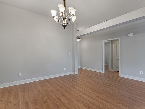 5th image of 323 Harbor Glen Dr SW