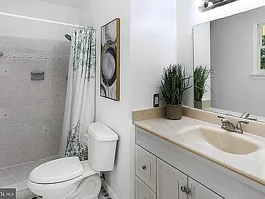 4227 University Dr — Photo 5