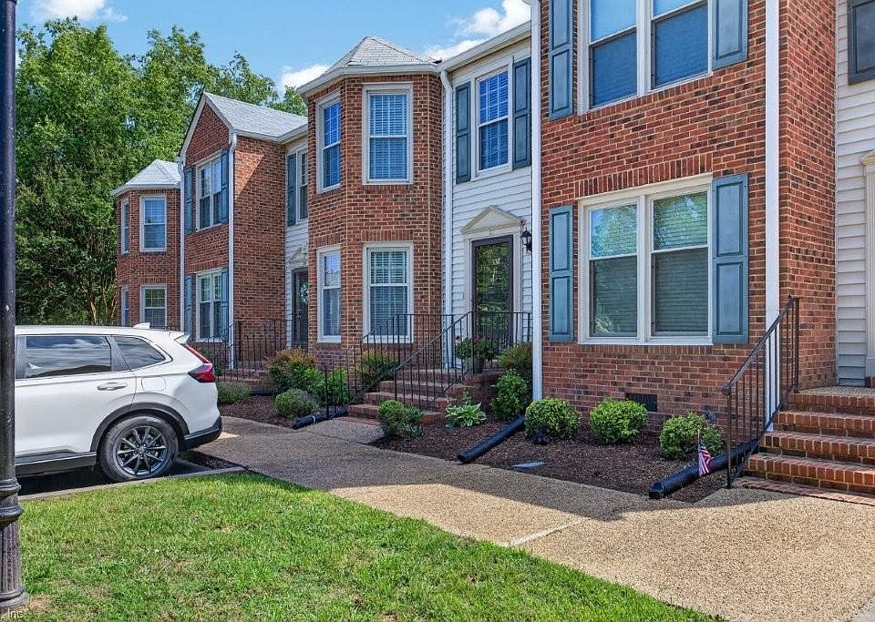 1st image of 132 River Point Dr