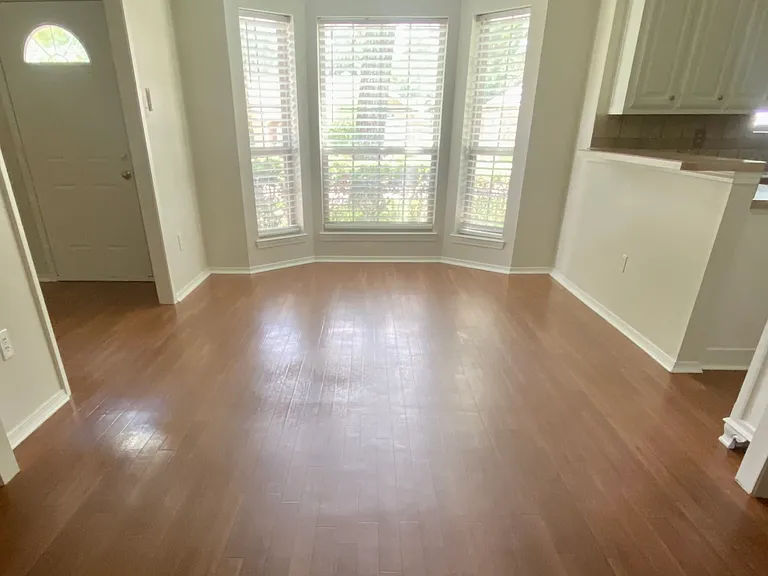 1122 Kensington Ct — Photo 8