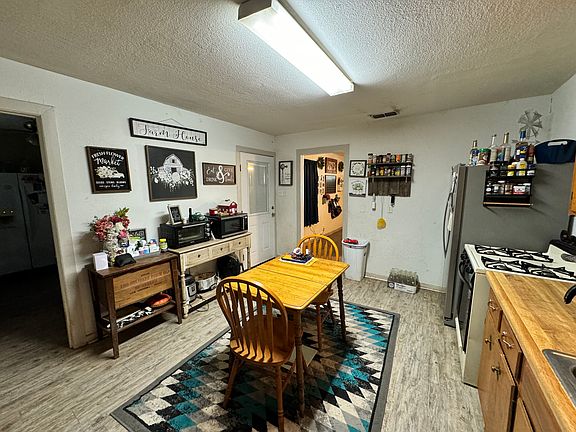 5th image of 1175 N Kight St