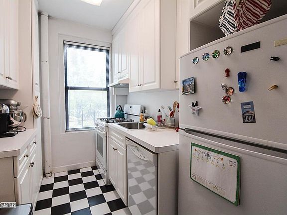 5th image of 201 W 77th St APT 8D