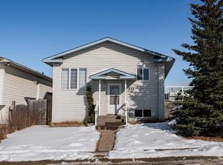 532 W Boutin Ave, Hinton, AB T7V1A8