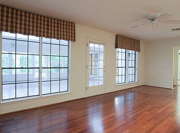 4th image of 301 Oakwood Blvd
