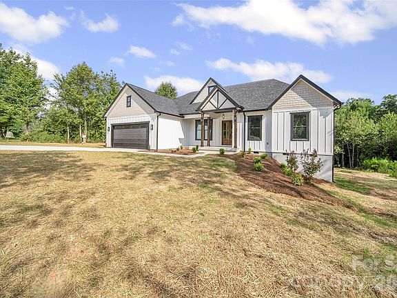 3rd image of 1132 Reba Ln