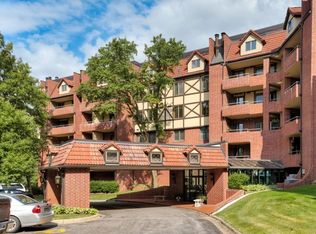 2880 Grand Ave APT 301, Des Moines, IA 50312