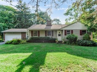 4630 W Overlook Dr, Williamsville, NY 14221
