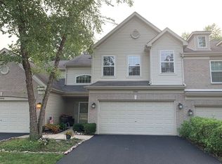 2806 Cobblestone Dr, Prairie Grove, IL 60012