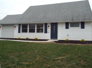 18 Cameo Rd, Levittown, PA 19057