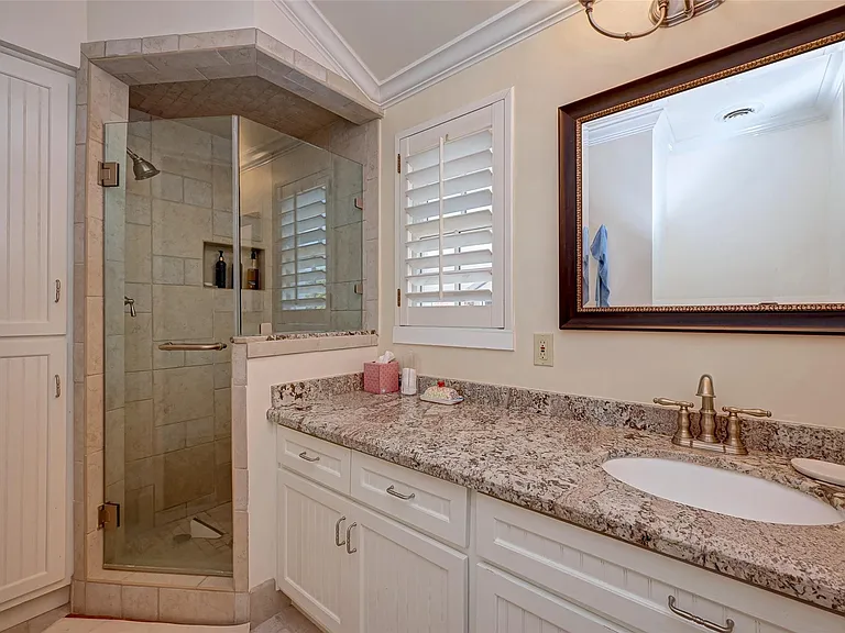 6329 Del Monte Dr #100 — Photo 37