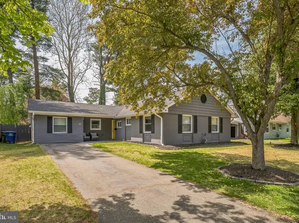 32 Meadowlark Ln, Willingboro, NJ 08046
