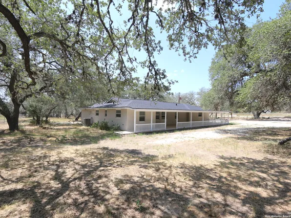 1116 Hummingbird Lane, Adkins, TX 78101