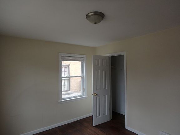 5th image of 14211 S Clark St