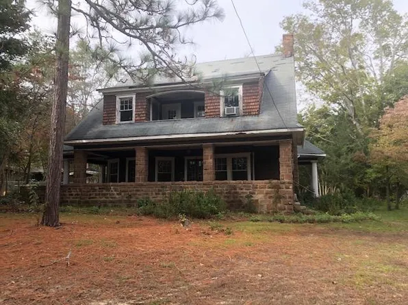 316 Entwistle St, Hamlet, NC 28345