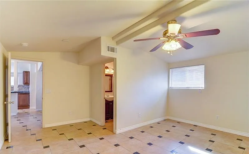4 bed, 2033 sqft, $2,595 — Photo 4