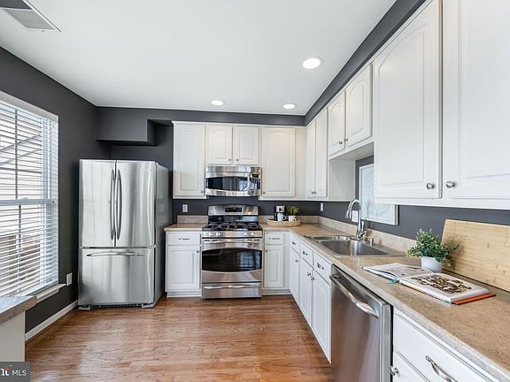 4th image of 2495 Angeline Dr APT 303