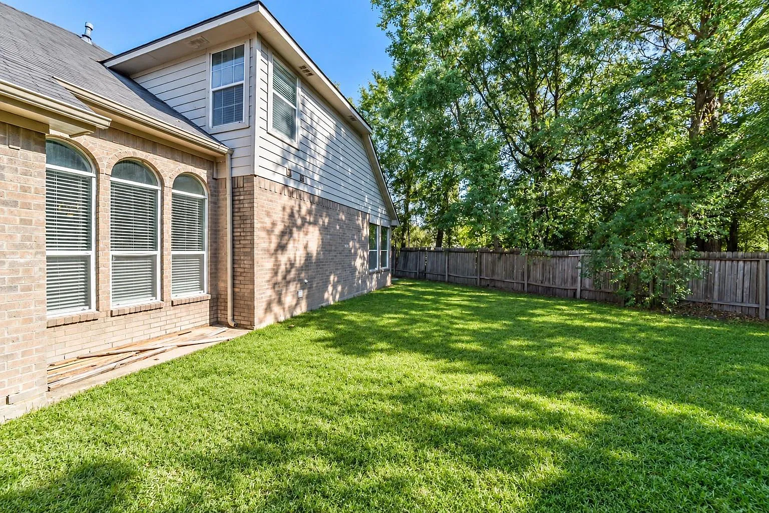 4 bed, 2.5 bath, 2485 sqft, $2,495 — Photo 4